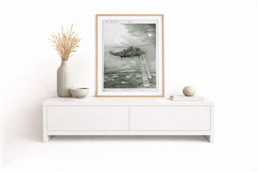 Nachtflug Sea King in Schwarz-Weiß – Kunstdruck von Gero Klemke